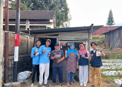 Dorong UMKM Go Digital, Mahasiswa KKN MMK UIN Walisongo Petakan Usaha Balesari di Google Maps